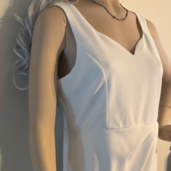 White sleeveless dress - Picture 10 of 11
